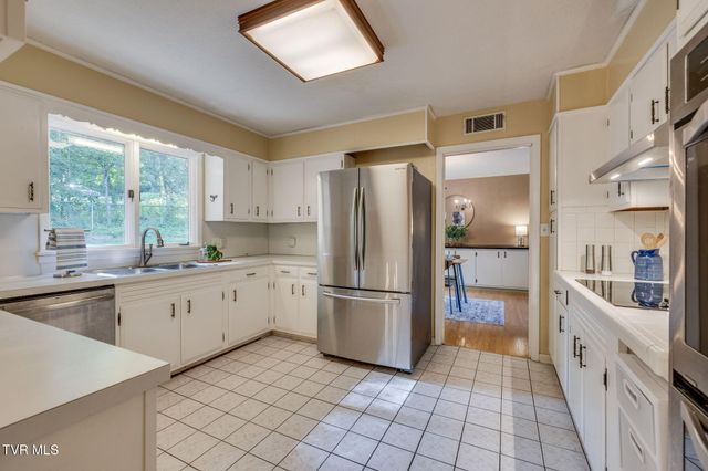 400 Old Castle Road, Kingsport, TN 37660