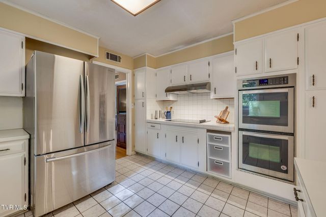 400 Old Castle Road, Kingsport, TN 37660