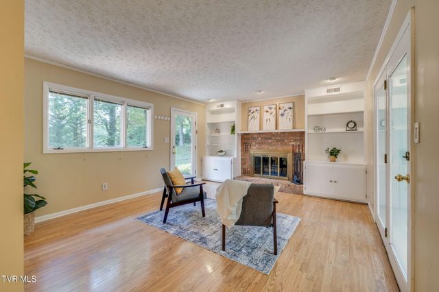 400 Old Castle Road, Kingsport, TN 37660