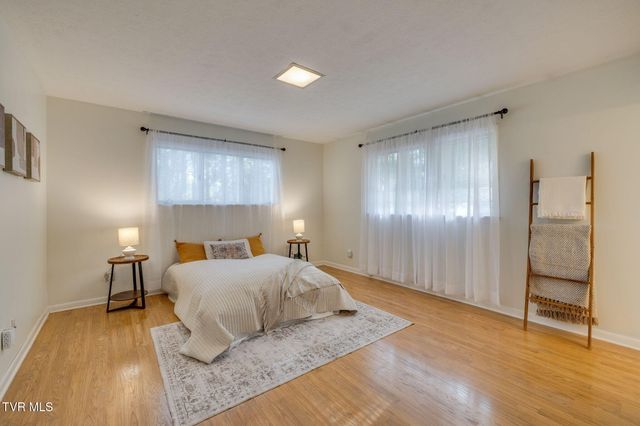 400 Old Castle Road, Kingsport, TN 37660