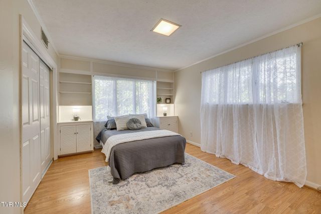 400 Old Castle Road, Kingsport, TN 37660