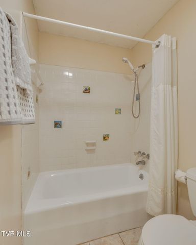 400 Old Castle Road, Kingsport, TN 37660