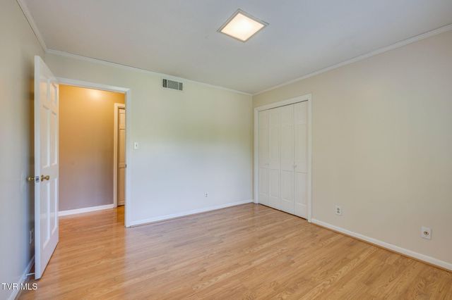 400 Old Castle Road, Kingsport, TN 37660