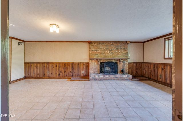 400 Old Castle Road, Kingsport, TN 37660