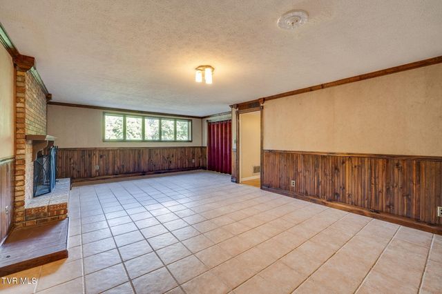 400 Old Castle Road, Kingsport, TN 37660