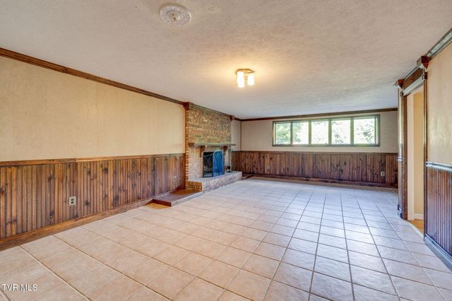 400 Old Castle Road, Kingsport, TN 37660