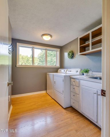 400 Old Castle Road, Kingsport, TN 37660