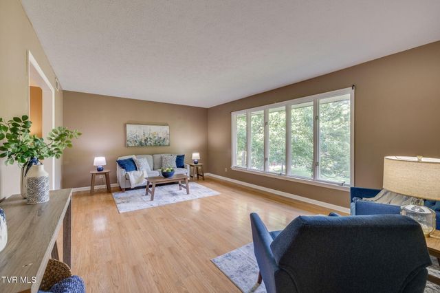 400 Old Castle Road, Kingsport, TN 37660