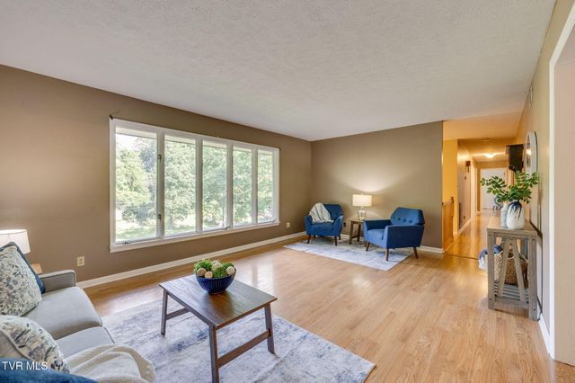 400 Old Castle Road, Kingsport, TN 37660