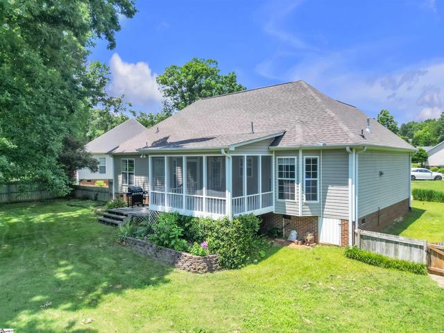 8 Manor Court, Simpsonville, SC 29681