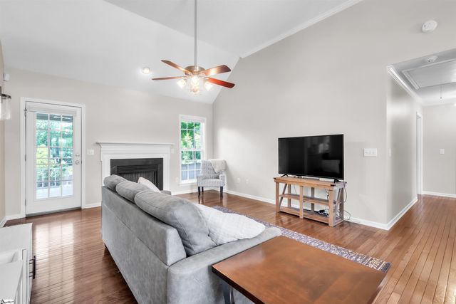 8 Manor Court, Simpsonville, SC 29681
