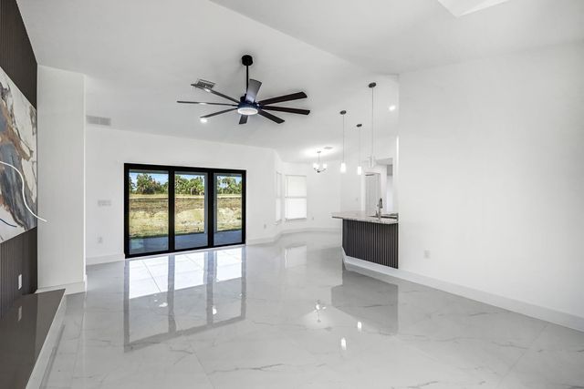 2618 Queen Drive, Lehigh Acres, FL 33971