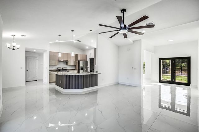 2618 Queen Drive, Lehigh Acres, FL 33971