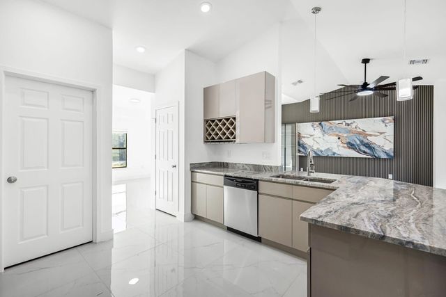 2618 Queen Drive, Lehigh Acres, FL 33971
