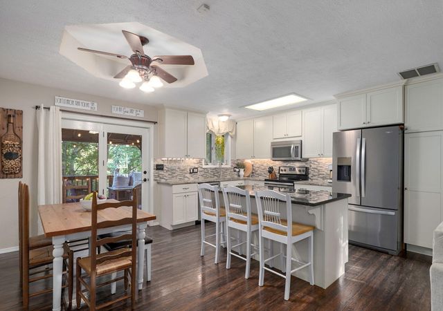 2412 W Azalea Road, Nixa, MO 65714