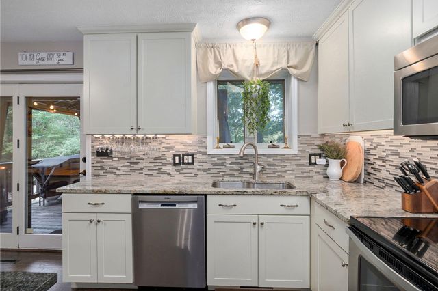 2412 W Azalea Road, Nixa, MO 65714