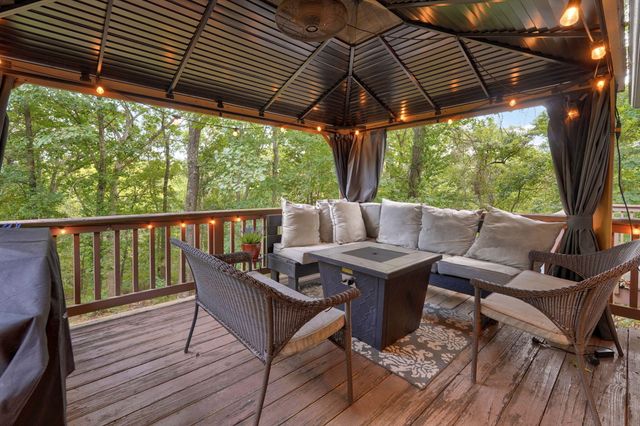 2412 W Azalea Road, Nixa, MO 65714