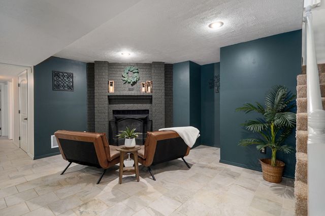 2412 W Azalea Road, Nixa, MO 65714