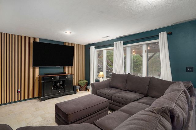 2412 W Azalea Road, Nixa, MO 65714