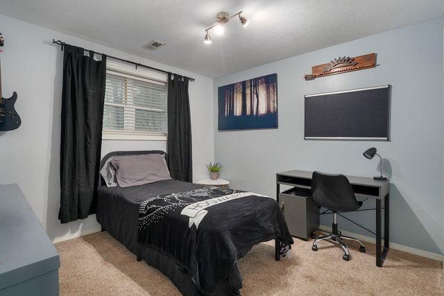 2412 W Azalea Road, Nixa, MO 65714