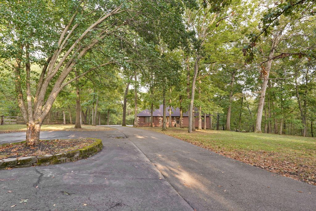 2412 W Azalea Road, Nixa, MO 65714