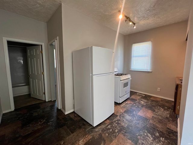 1008 W 1st Street, Muncie, IN 47305