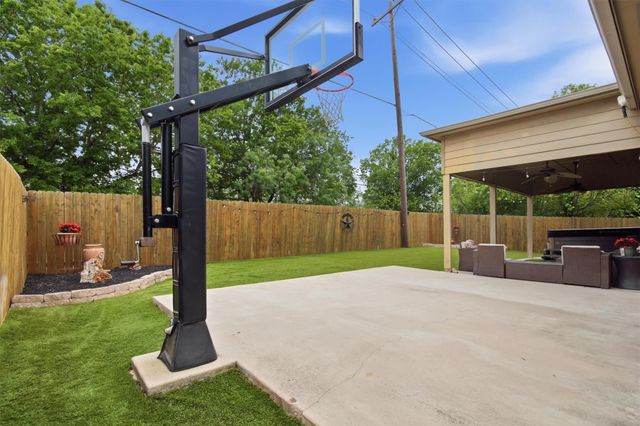 377 Verano DR, Kyle, TX 78640