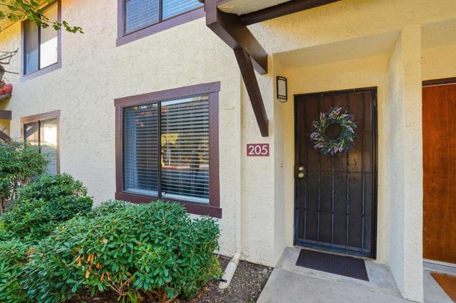 205 Del Valle Cir, El Sobrante, CA 94803