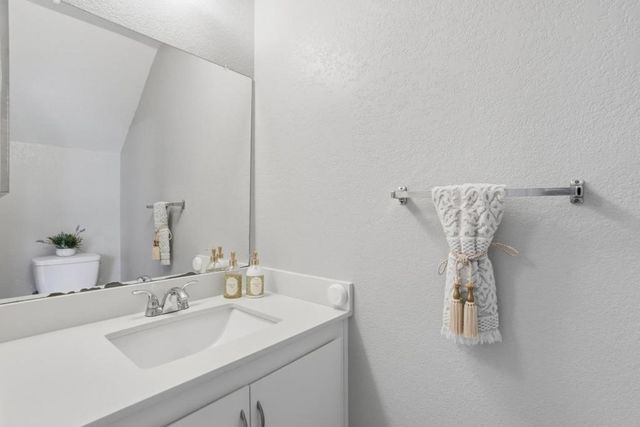 205 Del Valle Cir, El Sobrante, CA 94803