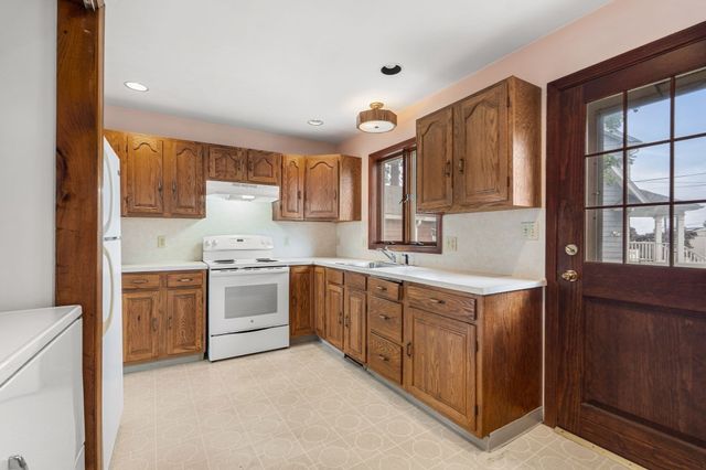 7 Enfield Road, Winthrop, MA 02152