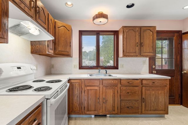 7 Enfield Road, Winthrop, MA 02152