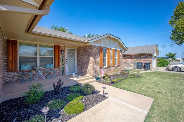 605 SW 7th Street, Moore, OK 73160