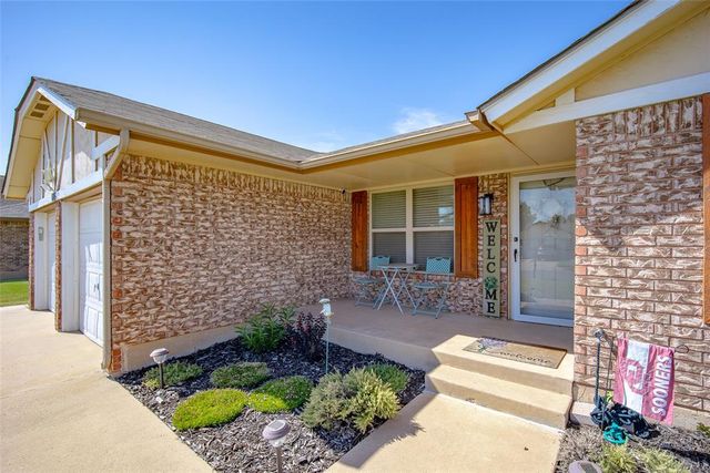 605 SW 7th Street, Moore, OK 73160