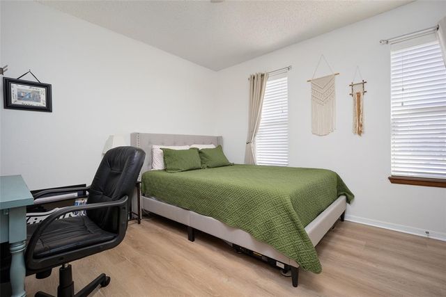 605 SW 7th Street, Moore, OK 73160