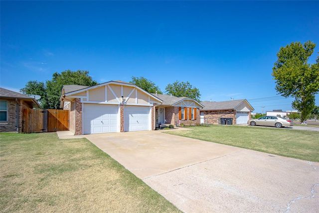 605 SW 7th Street, Moore, OK 73160