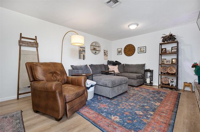 605 SW 7th Street, Moore, OK 73160
