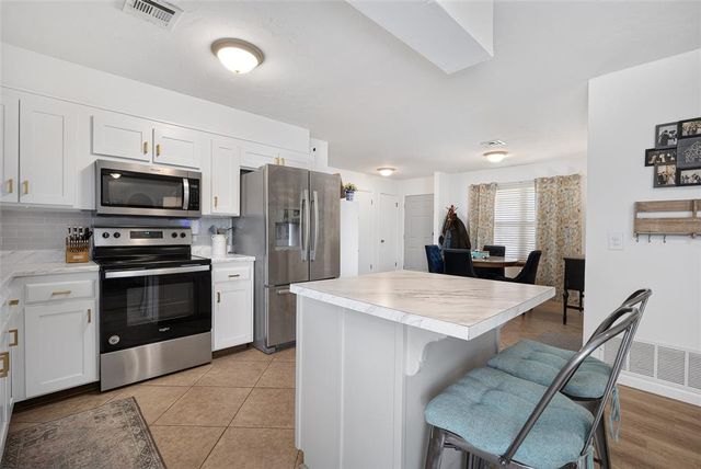 605 SW 7th Street, Moore, OK 73160