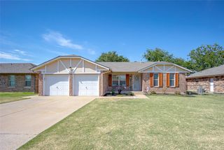 605 SW 7th Street, Moore, OK 73160