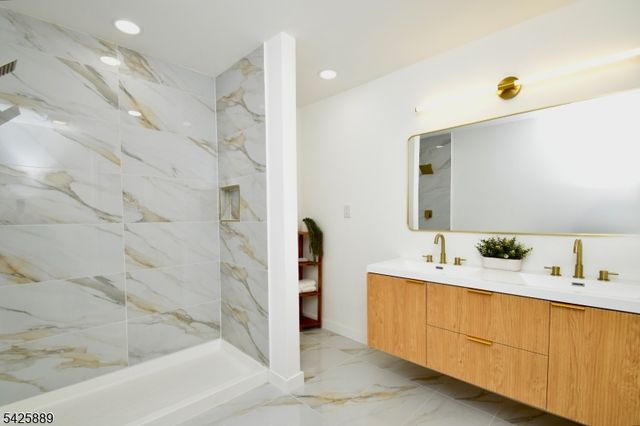 13 Apple Ridge Rd, Vernon Twp., NJ 07461