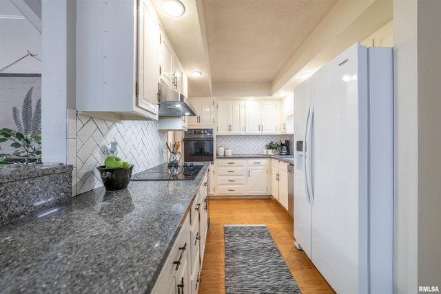 1304 S 30TH Street, Quincy, IL 62301