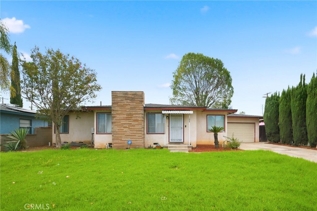 Image 3 of property listing at 1050 W Olive Street, Corona, CA 92882