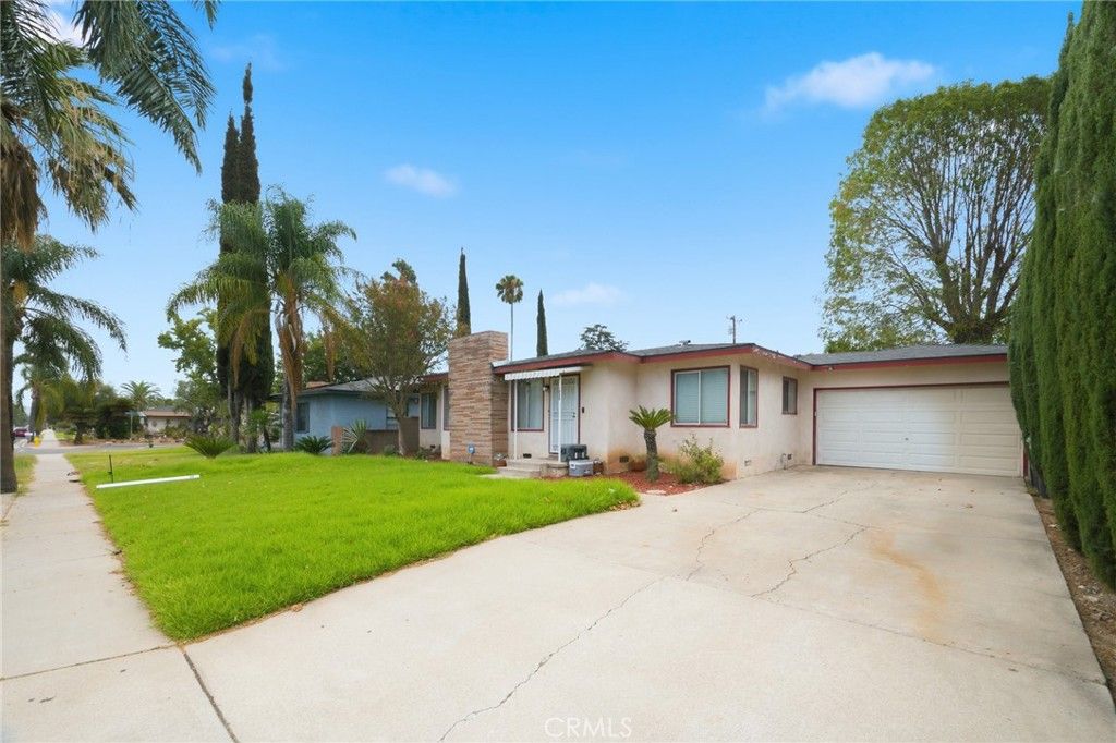 Image 5 of property listing at 1050 W Olive Street, Corona, CA 92882