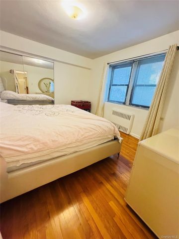 118-60 Metropolitan Avenue 1J, Kew Gardens, NY 11415