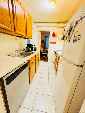 118-60 Metropolitan Avenue 1J, Kew Gardens, NY 11415