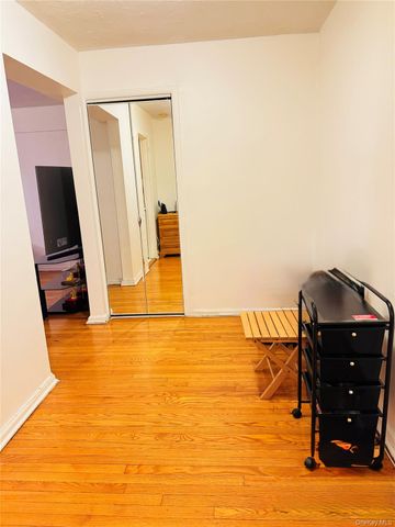 118-60 Metropolitan Avenue 1J, Kew Gardens, NY 11415