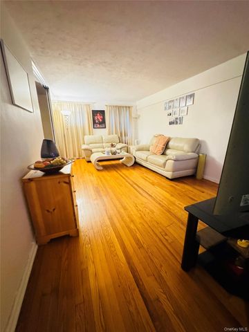 118-60 Metropolitan Avenue 1J, Kew Gardens, NY 11415