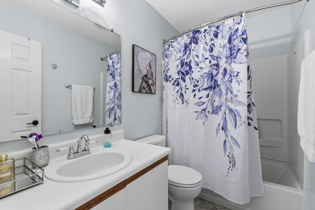 2101 Tamarin Drive, 11B, Columbus, OH 43235