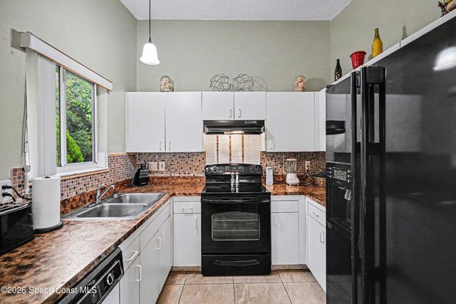 866 Wateroak Drive NE, Palm Bay, FL 32905