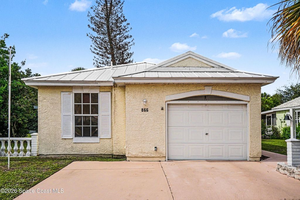 866 Wateroak Drive NE, Palm Bay, FL 32905