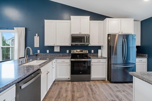 15135 Emory Circle, Apple Valley, MN 55124